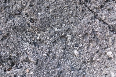 Çatlaklı eski asfalt. Hasarlı kaldırım dokusu.