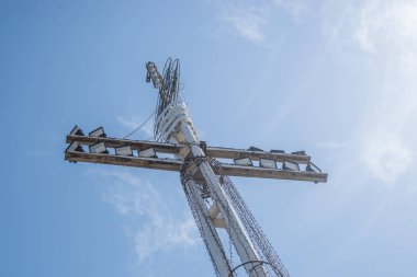 Gökyüzüne karşı Spot ışıkları.