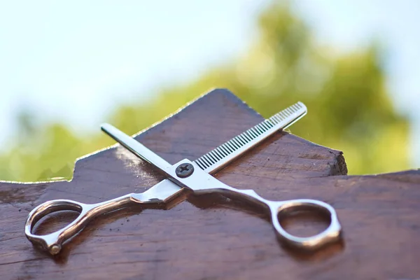 Alte Friseurscheren. Haarpflege, Friseurkonzept. — Stockfoto