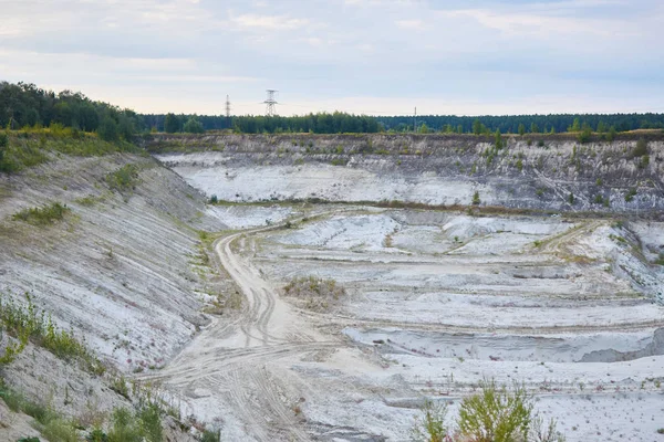 Kumun içinde bulunan kum çukurunun görünümü.