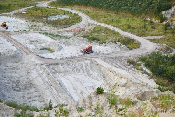 Vista del foso de arena en el que se extrae la arena . —  Fotos de Stock