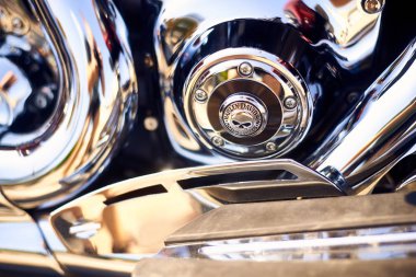 Kiev, Ukrayna - 07 Eylül 2019: Amblem Harley Davidson motosiklet bir krom detay.