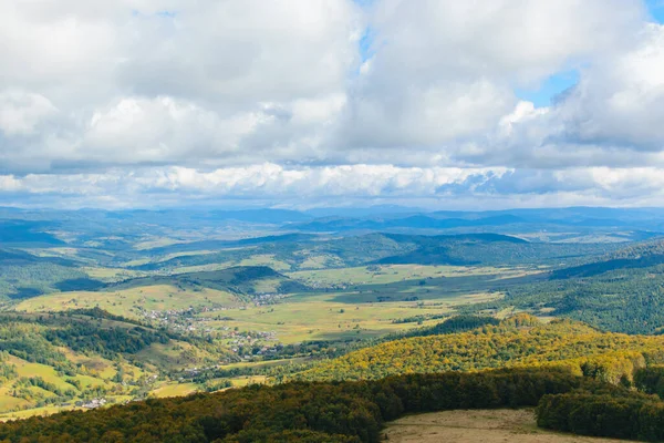 Vista Las Tierras Altas Montañas Con Cielo Las Nubes — Foto de Stock