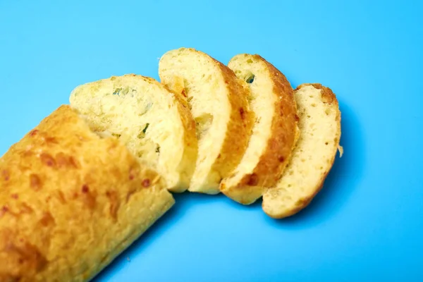 Ciabatta Scheiben Auf Blauem Hintergrund — Stockfoto