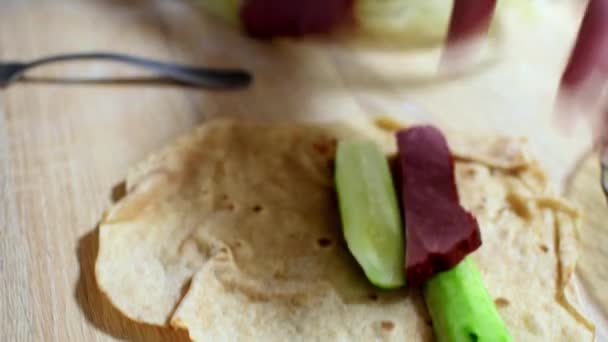 Jambon Salatalık Aperatifi Pişiriyorum Sebzeli Pita — Stok video