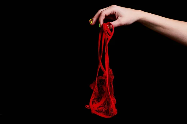 Mutandine Rosse Erotiche Una Mano Femminile Uno Sfondo Nero — Foto Stock