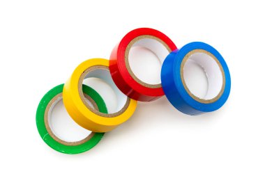 Beyaz arka planda farklı renklerde şerit yalıtılıyor. İzole edilmiş.