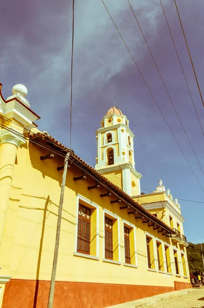 Trinidad, Küba - 4 Ocak 2017: Sömürge kasaba cityscape Trinidad, Küba'nın. UNESCO Dünya Mirası. Kule Museo Nacional de la Lucha Contra Bandidos. Vintage ve yesteryear etkisi ile görüntü