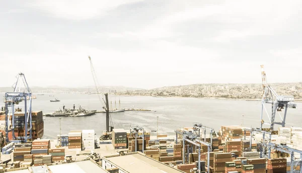 バルパライソ 2018 バルパライソ チリの南米で忙しい貨物港 それはチリの最も重要な港です ヴィンテージと往年の効果イメージ — ストック写真