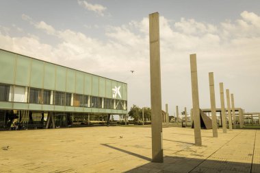Barcelona, İspanya - 2 Eylül 2017: Görünümünü Cosmo Caixa, Barcelona, Catalonia, İspanya'da yer alan bir Bilim Müzesi. Vintage ve yesteryear etkisi ile görüntü