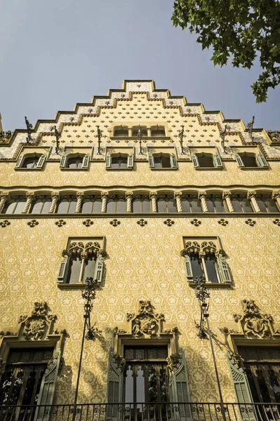 カーサ Ametller カサはスペイン語でホーム はモダニズム様式の建物はマイク一連ジュゼップ プッチによって設計 バルセロナ スペイン ヴィンテージと往年の効果イメージ — ストック写真