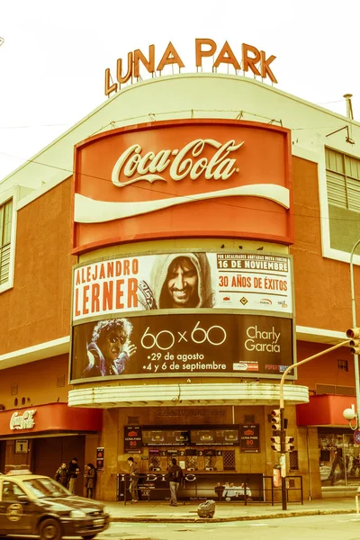 Buenos Aires Argentina Setembro Passe Táxi Frente Famosa Sala Concertos — Fotografia de Stock