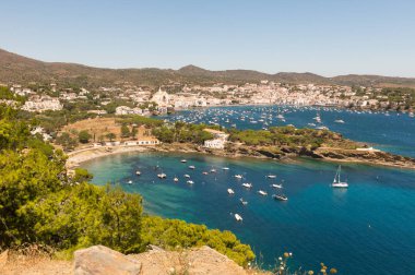 İspanyol şehir Cadaques, Costa Brava, İspanya - İspanya ünlü küçük köy panoramik manzaralı