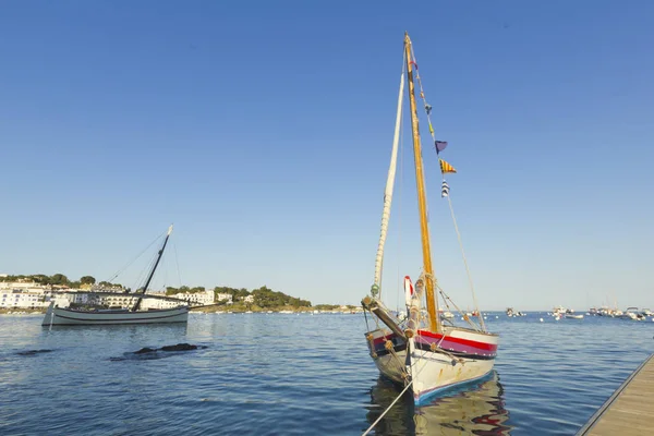 Човен Лаві Підсудних Cadaques Коста Брава Каталонія Іспанія — стокове фото