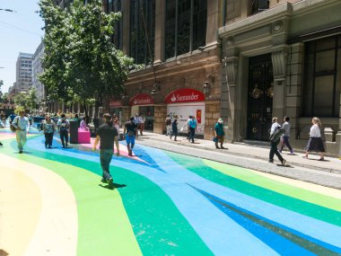 Santiago De Chile, Chile - 26 Ocak 2018: bayrak yürümek-den geçerek (İspanyolca Paseo Bandera), Santiago de Chile şehir merkezinde yürüyüş Şili vatandaşı. Şili.