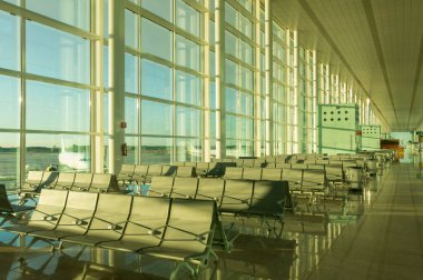 Barcelona Uluslararası Havalimanı El Prat iç yatılı salonda. En büyük havaalanıdır Avrupa'da