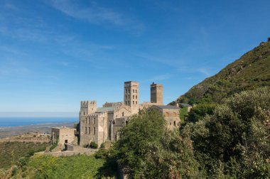 Sant Pere de Rodes Cap de Creus doğal Park, El Port de la Selva belediyesinde Romanesk abbey. Girona, İspanya