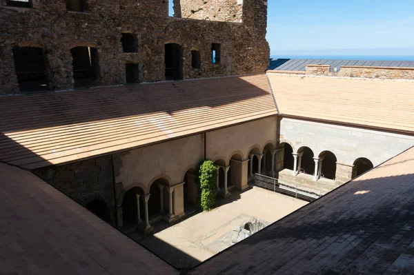 Kreuzgang Der Abtei Sant Pere Rodes Ist Ein Ehemaliges Benediktinerkloster — Stockfoto