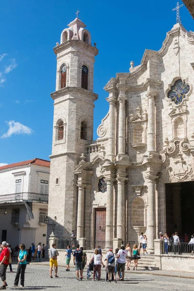 哈瓦那 2017年1月16日 大教堂广场 大教堂广场 是哈瓦那五大广场之一 也是哈瓦那大教堂的所在地 — 图库照片