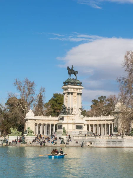 Madrid Spanien Januari 2018 Vacker Bild Turister Båtar Vid Monumentet — Stockfoto
