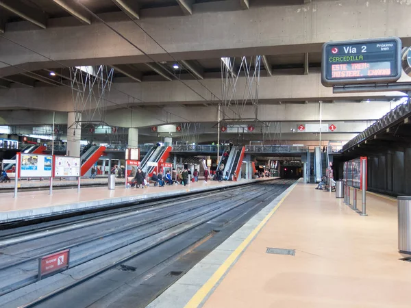 西班牙马德里 2018年1月27日 西班牙马德里 Atocha 火车站的内部 它是马德里最大的驻地在1851年打开了 — 图库照片