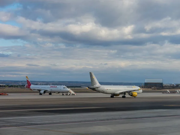 Madrid Spain January 2018 Plane Prepares Take Runway Terminal Adolfo — Stock Photo, Image