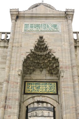 Giriş cami Istanbul, Türkiye'de mavi. 32 milyondan fazla turist her yıl Türkiye'yi ziyaret.