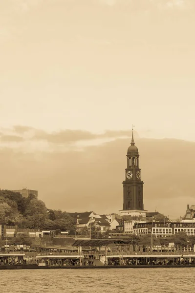 Hamburg Tyskland Oktober 2016 Hamburgs Landmark Kyrktornet Michel Stiger Bakom — Stockfoto