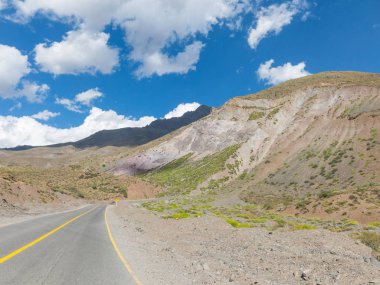 Cajon del Maipo. Maipo Kanyonu. Cajon del Maipo Şili eyaletinde, Şili'deki aracılığıyla çalışan yol
