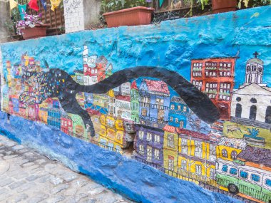 Valparaiso, Şili - 2 Ocak 2018: House renkli grafiti Valparaiso, Şili'kapsamında. Bu ikinci şehir Şili, Şili'deki en önemli liman ise.