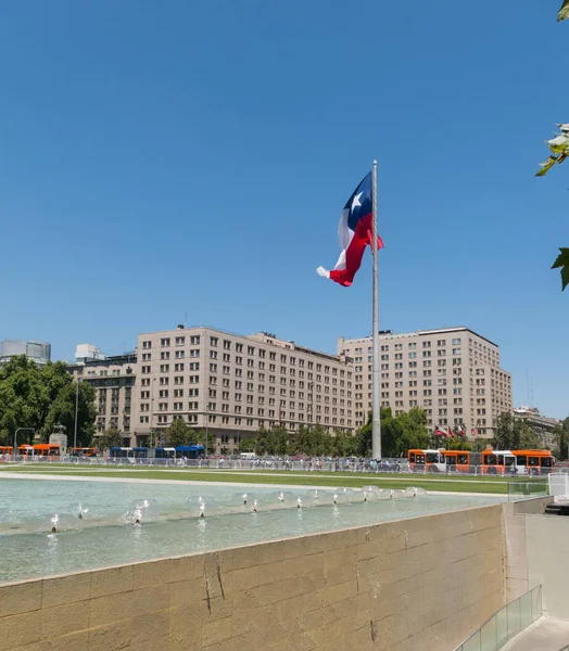 Santiago Chile Chile January 2018 Chileans Walking Giant Flag Avenida — Stock Photo, Image