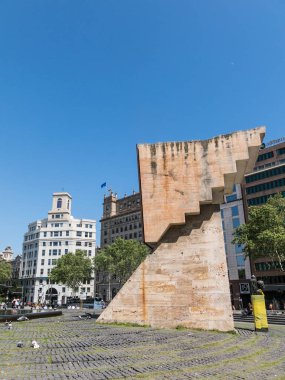 Barcelona, İspanya - 21 Nisan 2018: Katalonya Meydanı, Barcelona ve Başkan Katalonya, Francesc Macia anıt en sembolik Meydanı ve şehir merkezi.