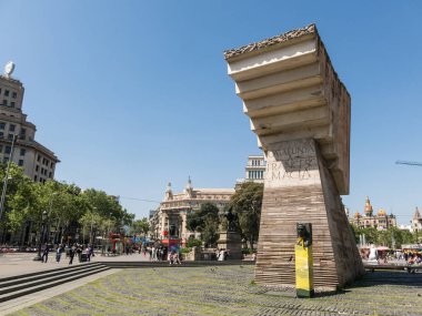 Barcelona, İspanya - 21 Nisan 2018: Katalonya Meydanı, Barcelona ve Başkan Katalonya, Francesc Macia anıt en sembolik Meydanı ve şehir merkezi.