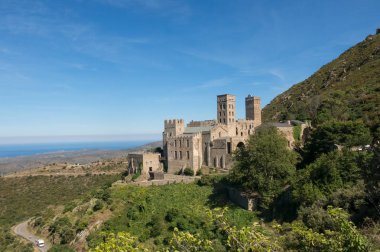 Sant Pere de Rodes Cap de Creus doğal Park, El Port de la Selva belediyesinde Romanesk abbey. Girona, İspanya