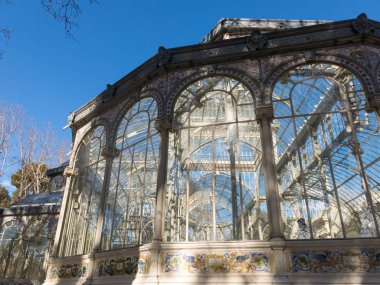 Crystal Palace (Palacio de cristal) Retiro Park Madrid, İspanya. Retiro Park, Madrid, İspanya, en büyük parklarından biridir. Mimari ve Madrid Simgesel Yapı