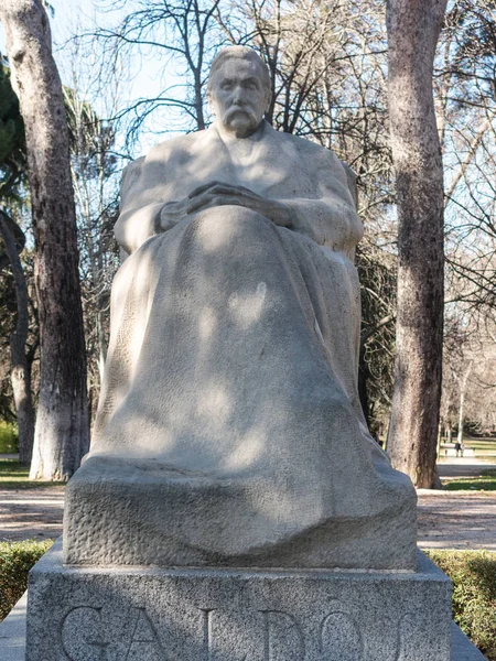 Estatua Del Escritor Benito Pérez Galdos 1843 1920 Parque Del — Foto de Stock