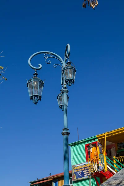 Buenos Aires Argentína Szeptember Streetlight Caminito Színes Házak Caminito Egy — Stock Fotó