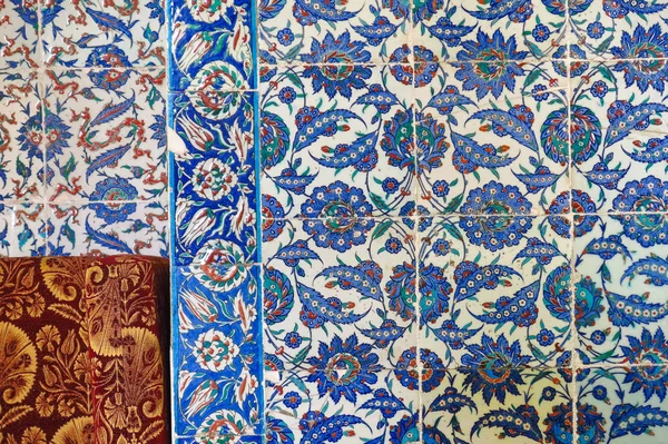 Ancient hand made Turkish - Ottoman tiles — Stock Photo, Image