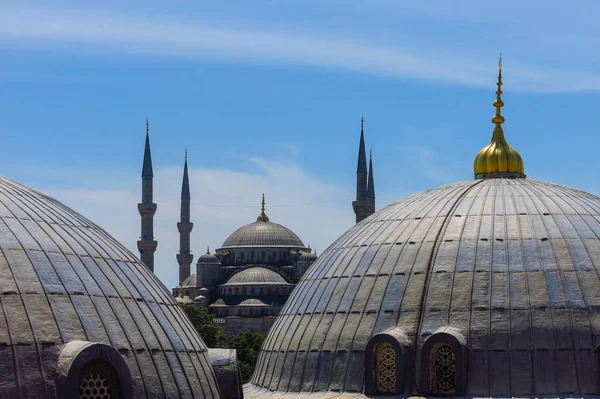 A Mesquita Azul e a Catedral de Santa Sofia, Istambul, Turquia . — Fotografia de Stock