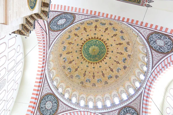 Telhado da Mesquita Suleymaniye (Suleymaniye Camisi) em Istambul, Tur — Fotografia de Stock