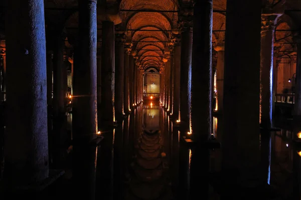 大教堂的蓄水池-地下水库。伊斯坦布尔土 — 图库照片