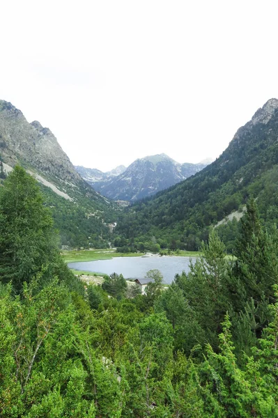 Panorama zum aiguestortes nationalpark, katalanischen pyrenäen, spanien — Stockfoto