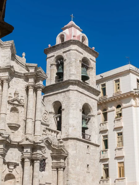 The belfry of San Cristobal Cathedral, the Havana Cathedral, in — Stock Photo, Image