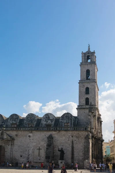 Iglesia de San Francisco y su plaza adyacente en la Habana Vieja, fa —  Fotos de Stock
