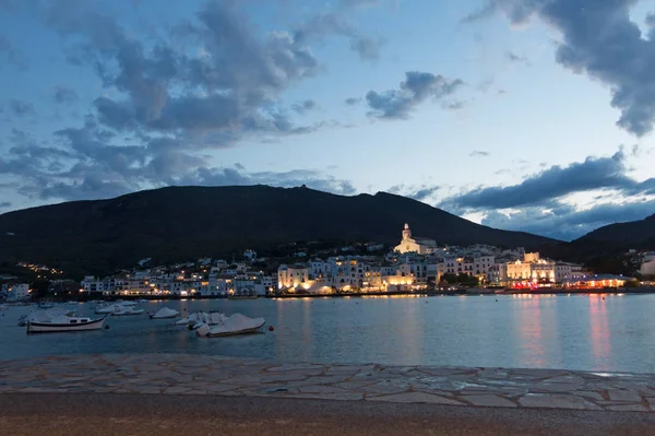 Cadaques tramonto. Romanticismo nel Mar Mediterraneo. La villa — Foto Stock