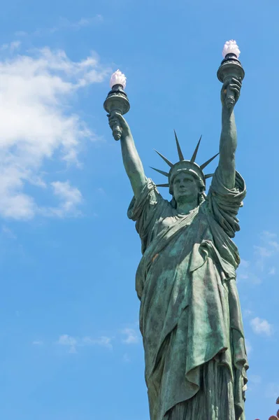 Estatua de la libertad, bronce. Escultura inspirada en Daliniano por el — Foto de Stock