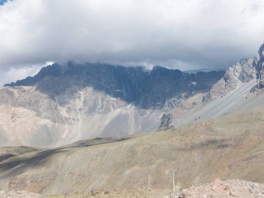 Cajon del Maipo. Maipo Kanyon, Andes içinde yer alan bir kanyon. Ne