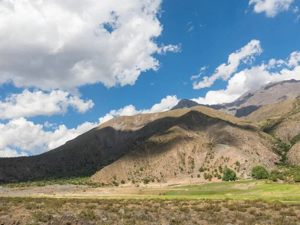 Cajón del Maipo. Cañón Maipo, un cañón ubicado en los Andes. Ne. — Foto de Stock