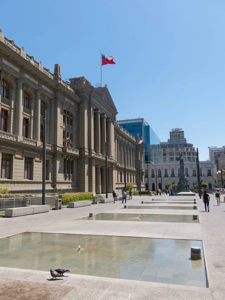 Vista del Palacio de Cortes de Justicia de Santiago de Chile — Foto de Stock