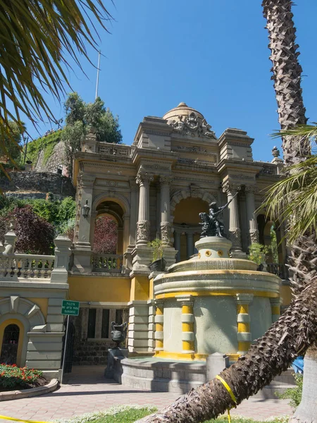 Monumentaler Neptunbrunnen in cerro de santa lucia, in der Nähe des — Stockfoto